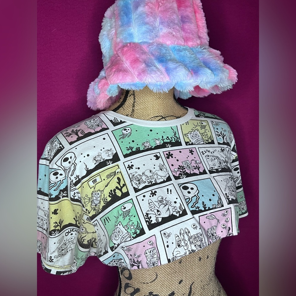 Brand Nickelodeon • Customized • Size M Colors white, pink, blue, and green.